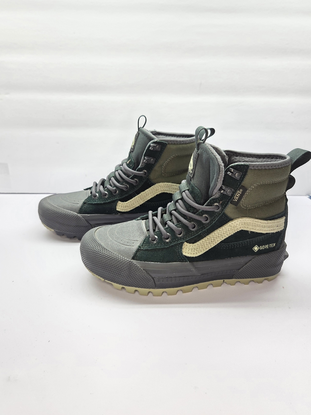 Vans MTE Sk8-Hi GORE-TEX Insulated Shoe Waterproof Winter Boot Size M 4/W 5.5